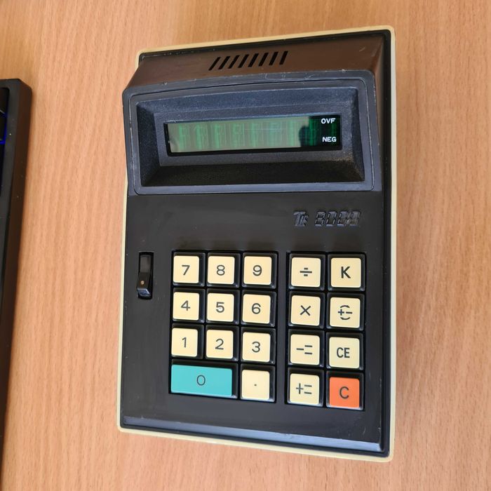 Продам калькулятор TE8000  1973 года