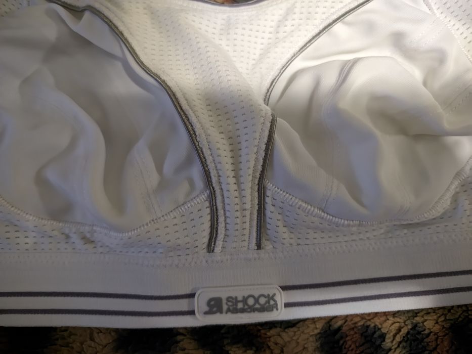 Продам спортивний топ Shock absorber