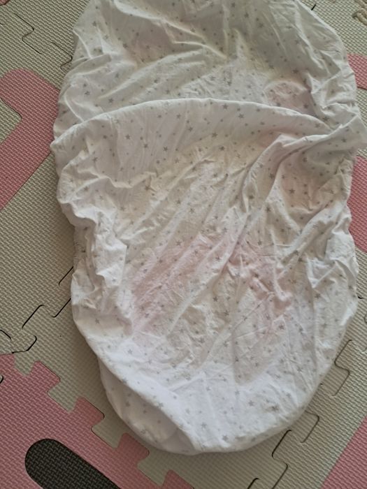 Prześcieradełko na gumce do gondoli / kosza mojżesza/ kolyski/bujaka