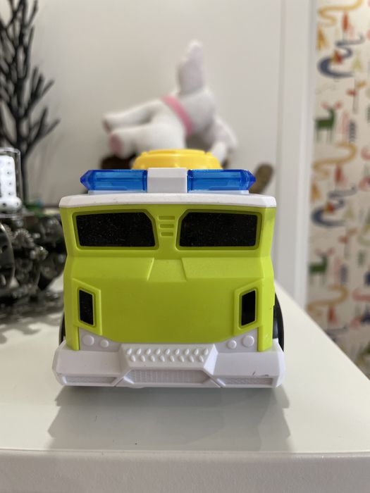 Машинка , на батарейках