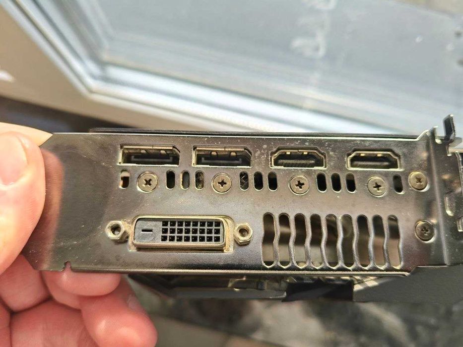 ROG Strix RX580 неробоча на запчастини