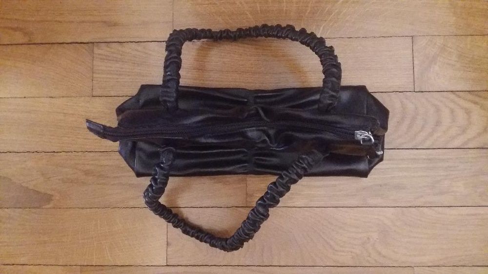 Bolsa / mala de mão castanha escura em pele