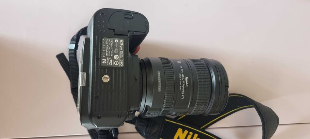 Nikon D90 + obiektyw 18-200mm