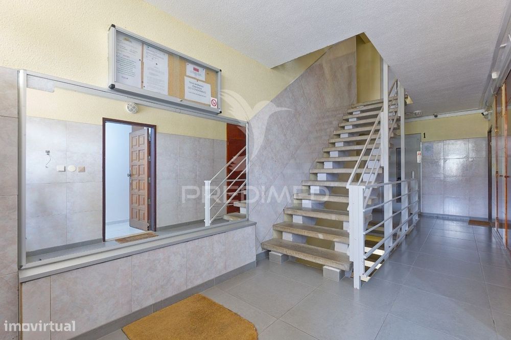 Apartamento T2 na Rua António Aleixo - Quinta do Rouxinol - Miratej...