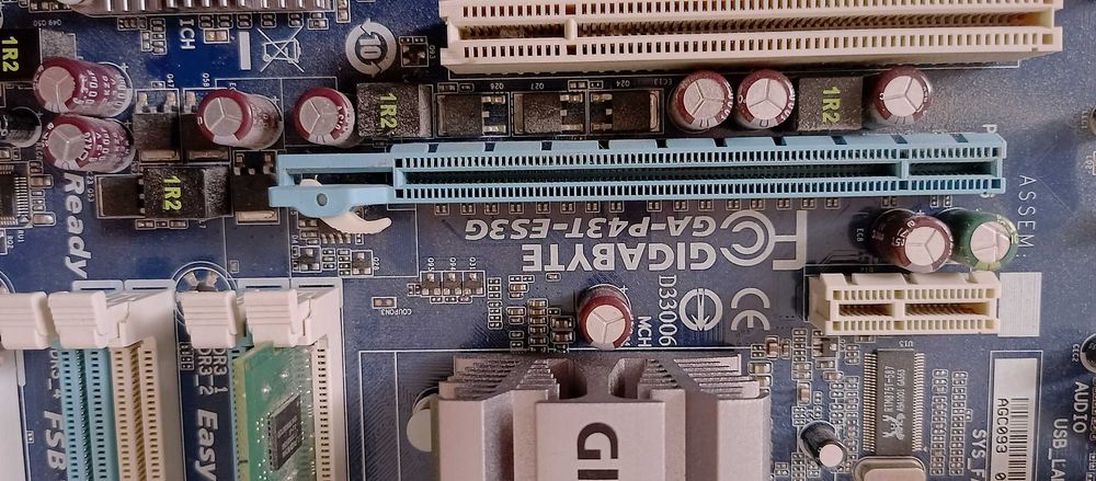 материнская плата gigabyte ga-p43t-es3g