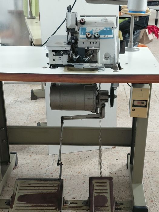 Máquina de corte e coze