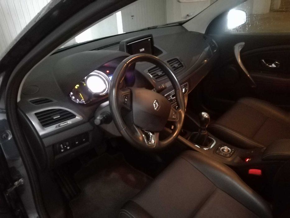 Renault Mégane Sport Tourer 1.5 dCi 2015 – Muito estimada – Manutenção recente foto 4