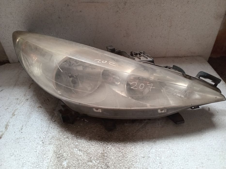 Фара передня права Peugeot 207