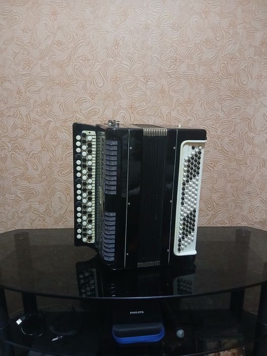 Продам баян Єтюд