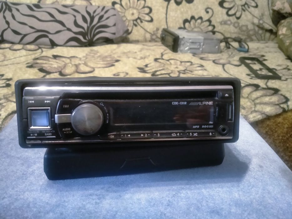 Автомагнитола Alpine CDЕ-131R магнитола с блютузом