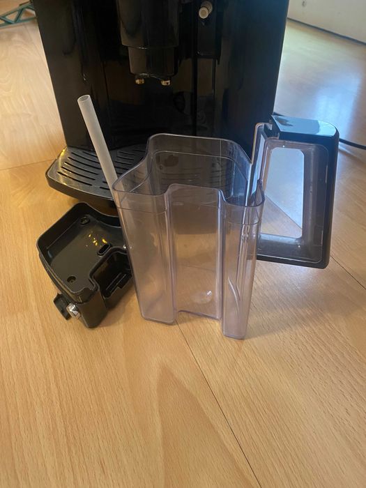 Ekspres do kawy De’Longhi Magnifica Automatic Cappuccino – b. dobry