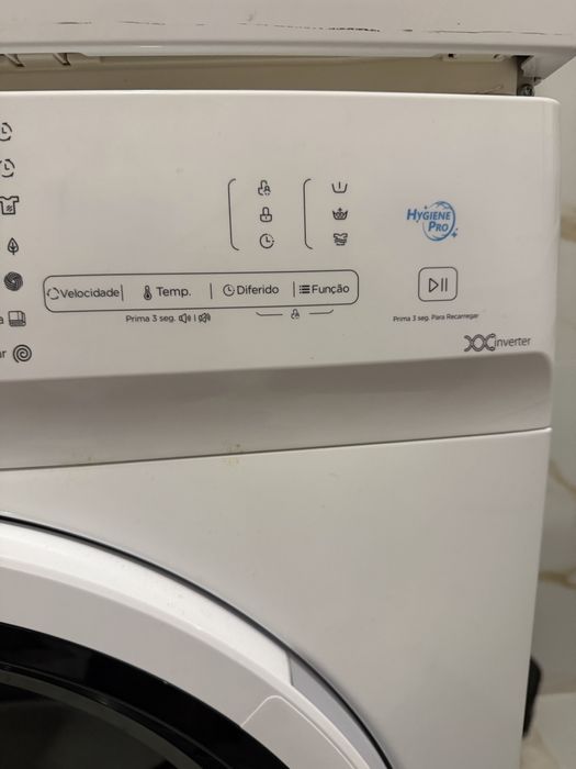 Máquina lava-roupas Qilive como nova - LEIA