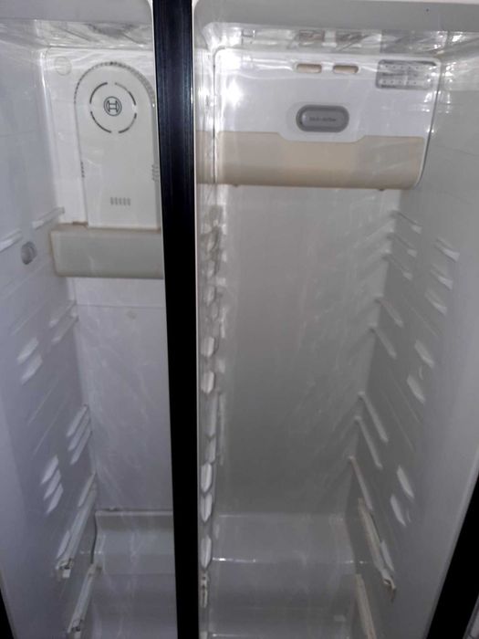 Продам недорого Холодильник з морозильною камерою Bosch Side by Side