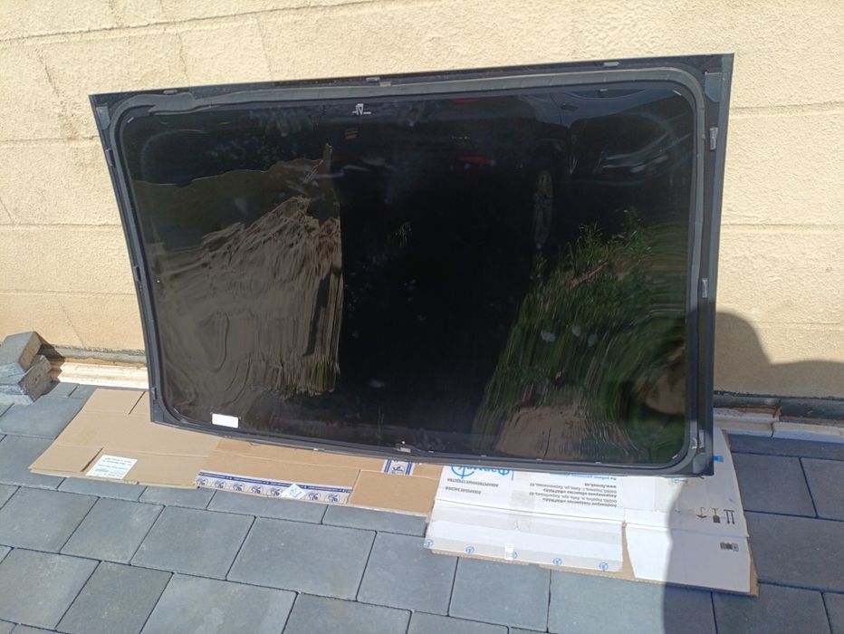 Панорама середня центральна Tesla model 3