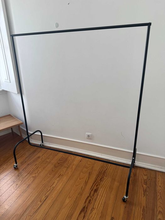 Charriot Preto com Rodas 150x60x170 cm