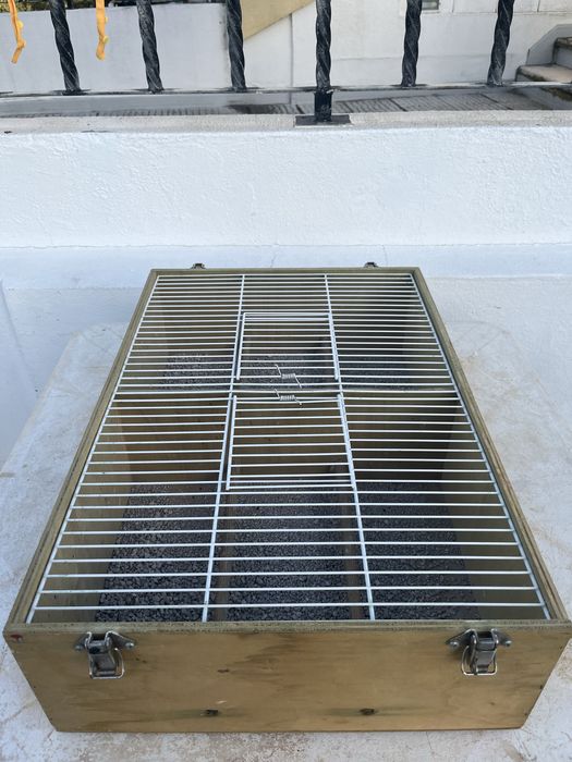 Transportadora em madeira para aves