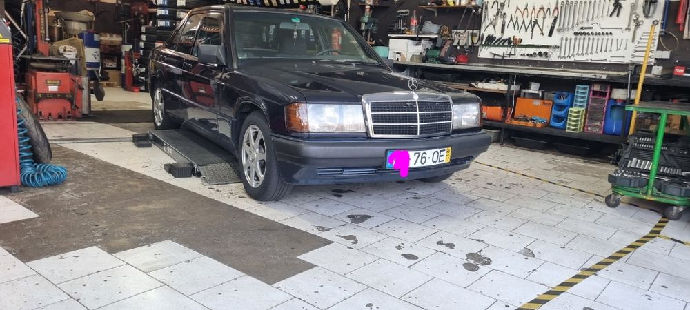 Mercedes 190. 12/1989