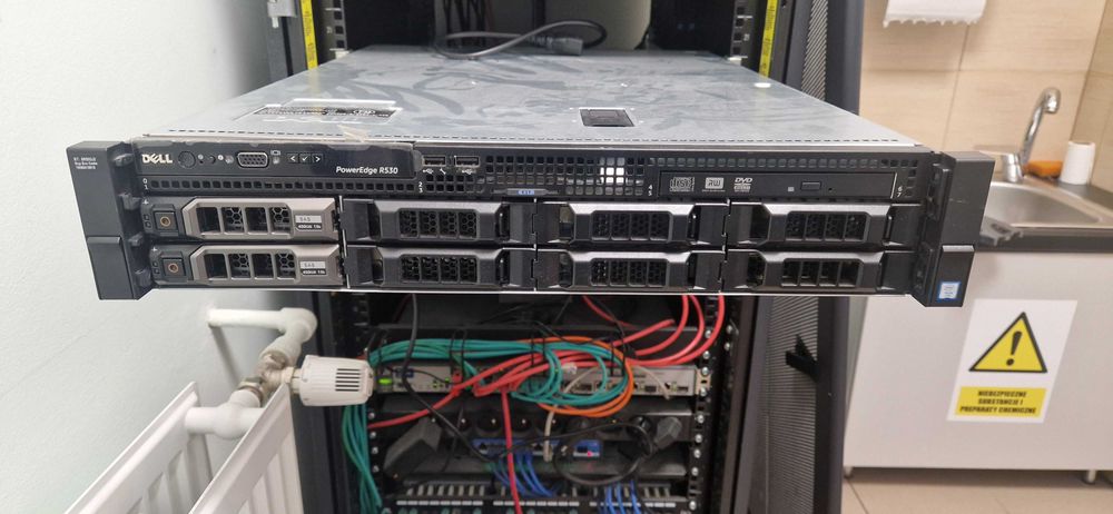 DELL R530 2 x E5-2630 v3 / 64GB / H330 Mini / IDRAC8 8 x 3,5"