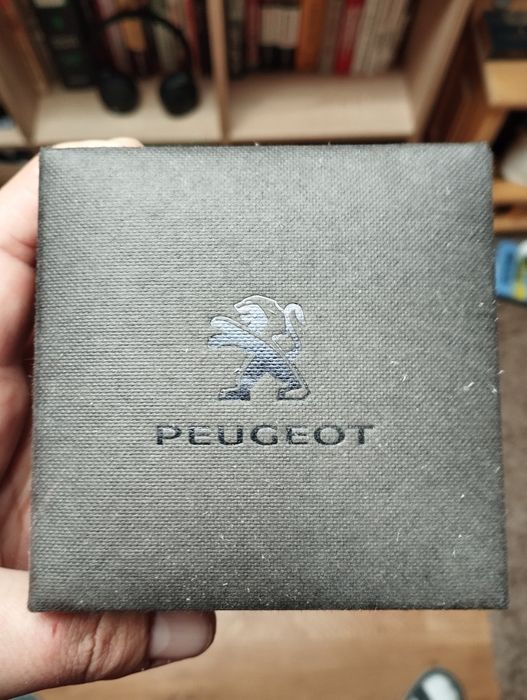 Годинник Peugeot