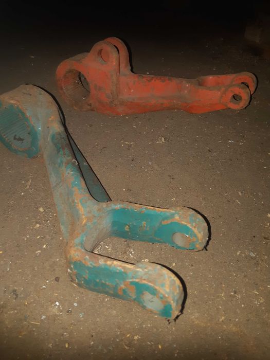Важіль  навіски ЮМЗ правий 40-4605022-А