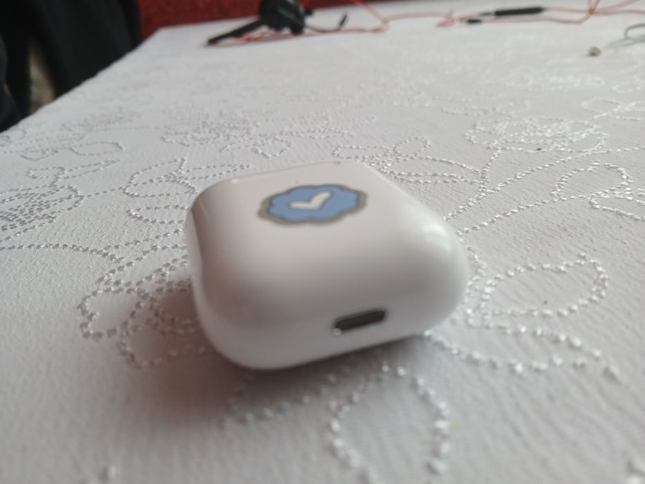 Apple AirPods. Навушники  безпровідні в чудовому стані