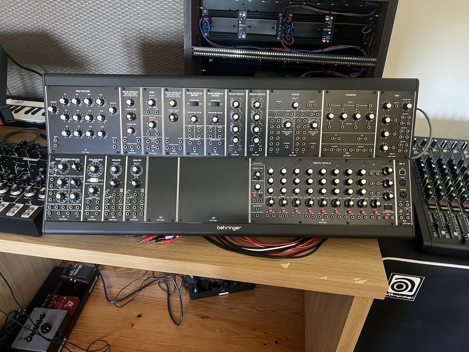 Sintetizador modular Behringer System 15 + Sequenciador 960