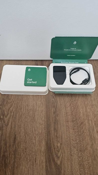 Trezor Safe 5 com caixa, cabo e guia
