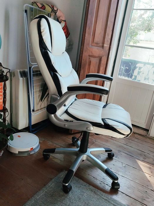 Cadeira branca para escritório/jogos - White office / game chair with wheels and swivel