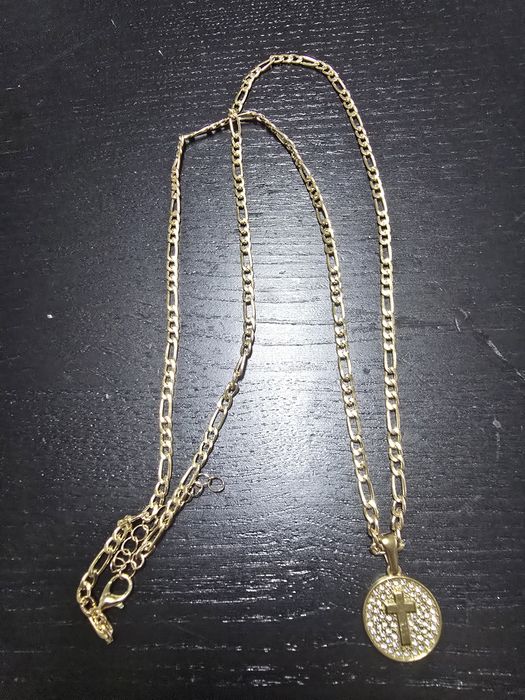 Cordão com pendente em ouro cubano