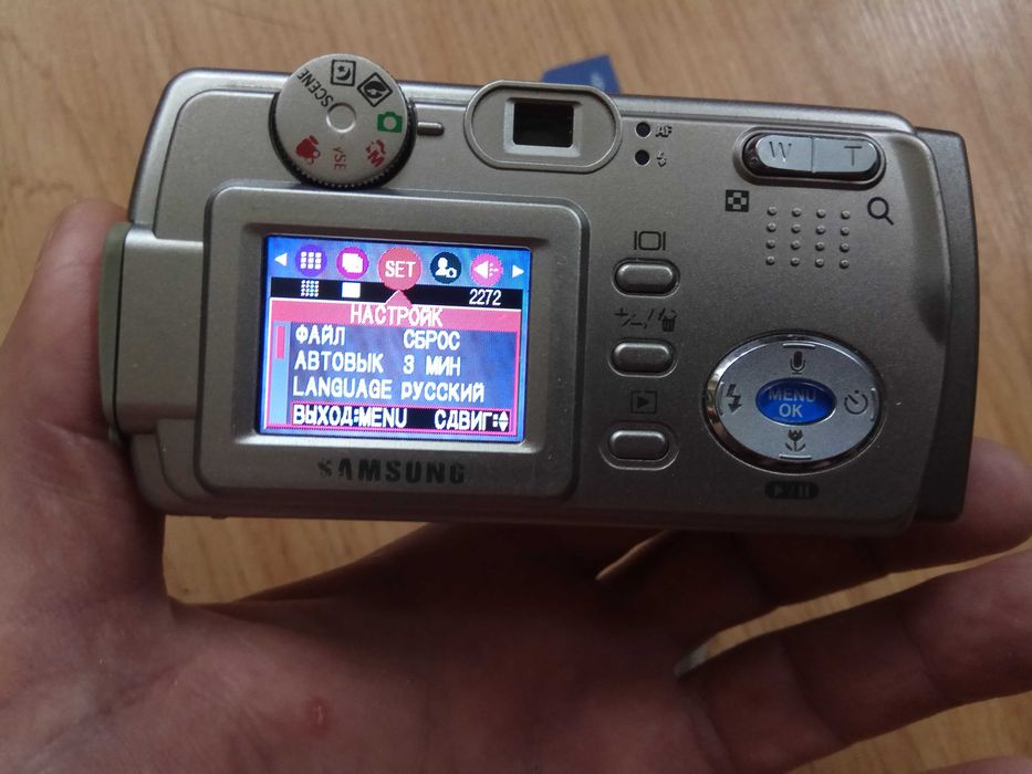 Компактний та зручний цифровий фотоапарат Samsung справний гарний стан