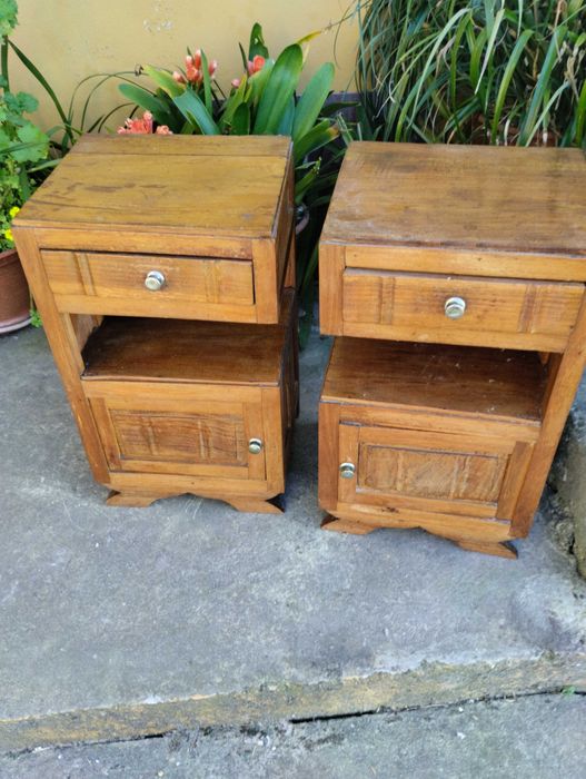 Mesa de cabeceira antiga