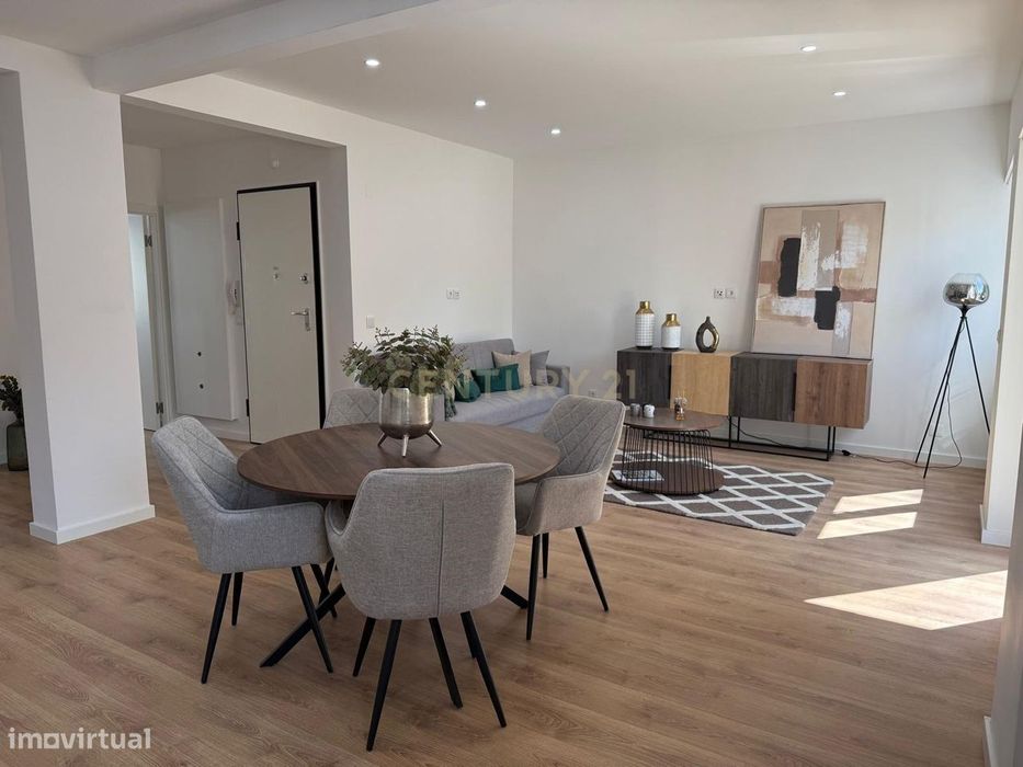Apartamento T3 Renovado com Suite, Varanda e Cozinha Totalmente Equipa