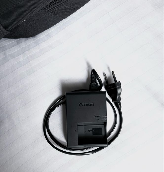 Canon EOS R100+ 2 objetivas (18-45mm e 75-300mm) + Mala cullmann