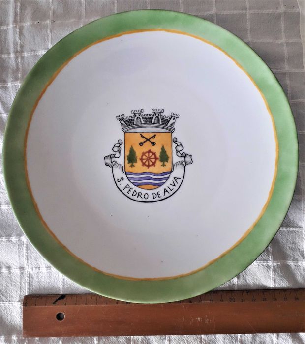 Prato e cinzeiro símbolo de S. Pedro de Alva