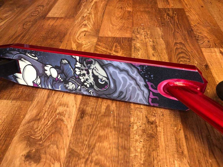 Надміцний трюковий самокат 
Колеса 110 мм
Витримує 100 кг