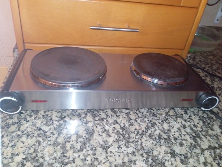 Fogão eletrico placa  portátil fácil de transportar da marca Tristar  medidas 53Cm  em inox com pouco uso