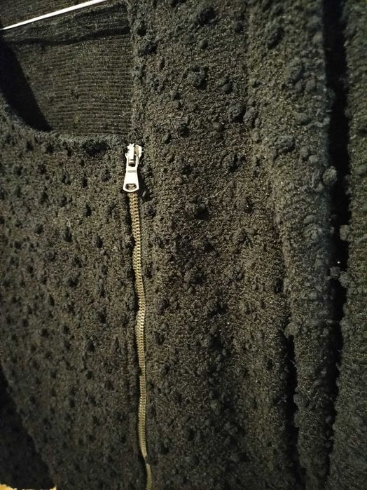 Casaco com fecho preto