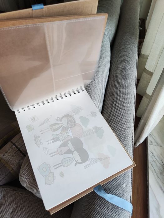 Caderno/Álbum/Bloco Desenho da "Paperchase" - meninas/raparigas viagem