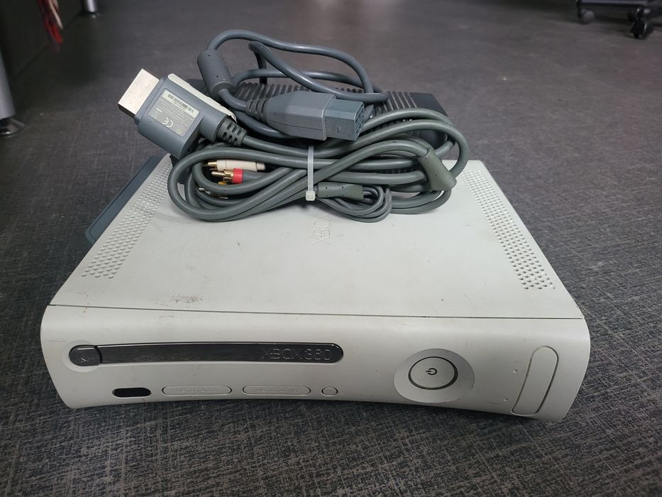 XBox360 + 5 Дисков с Играми
