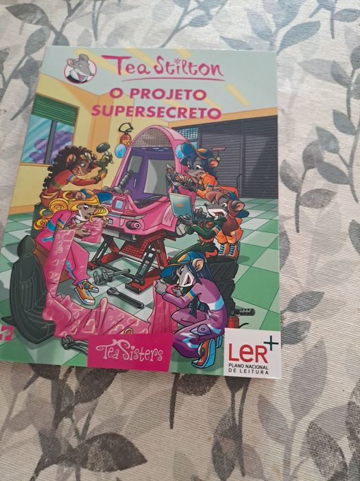 Livro da coleção tea stilton.