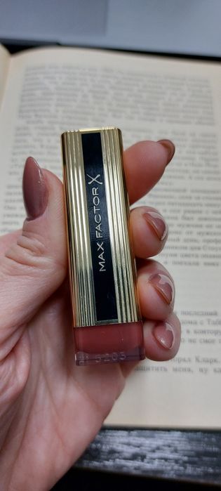 Помада Max Factor