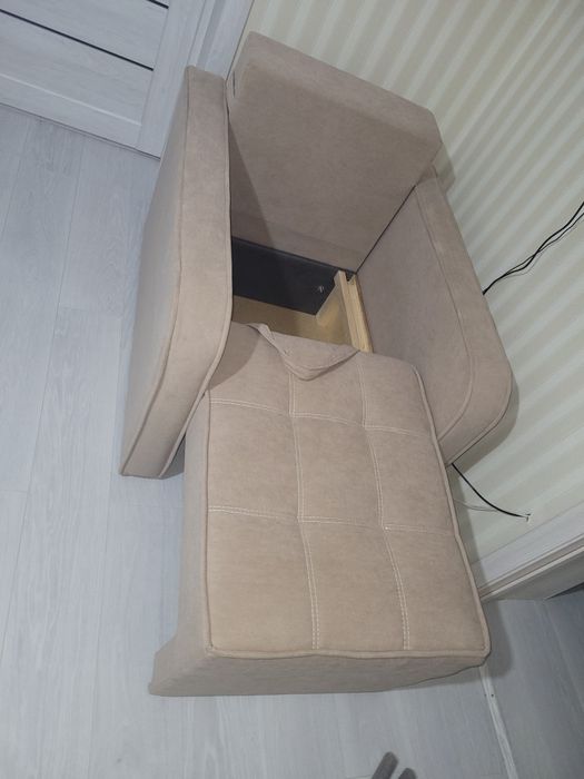 Продам диван і два крісла