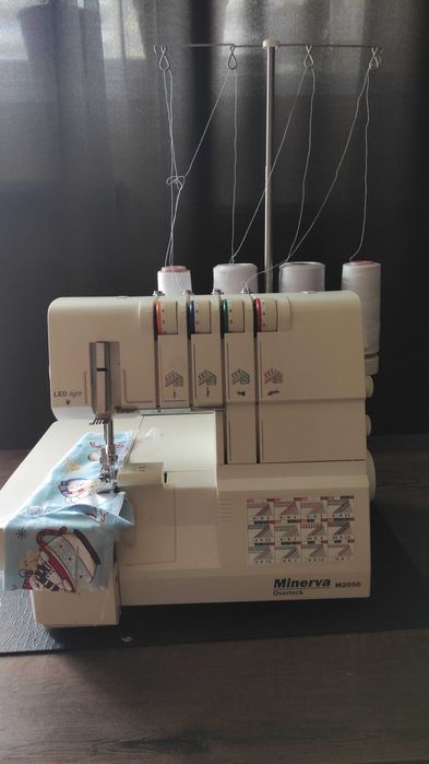 Owerlok czteronitkowy  Minerva M2050