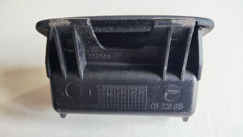 Cinzeiro para o painel ou consola central. Peugeot 406