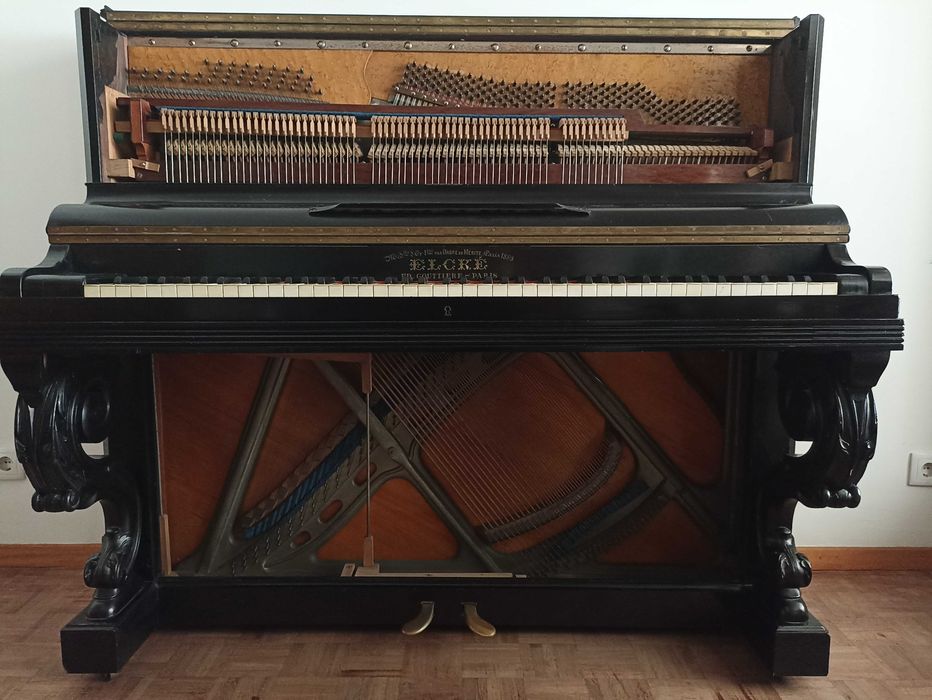 Piano francês ELCKE 1889, com uma história