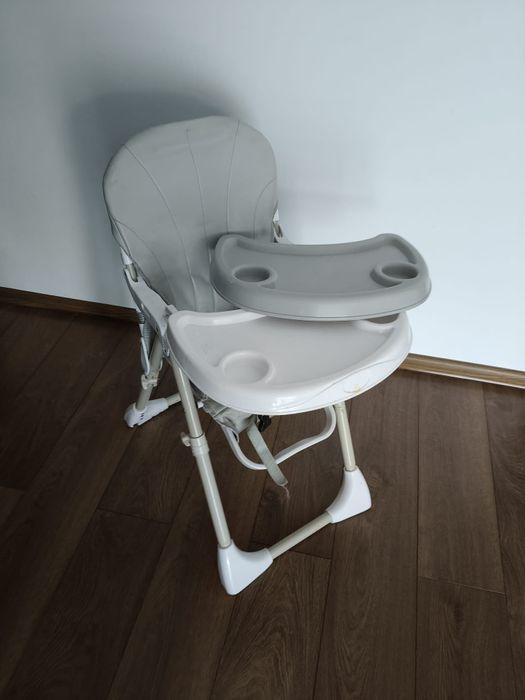 Fotelik do karmienia dziecka