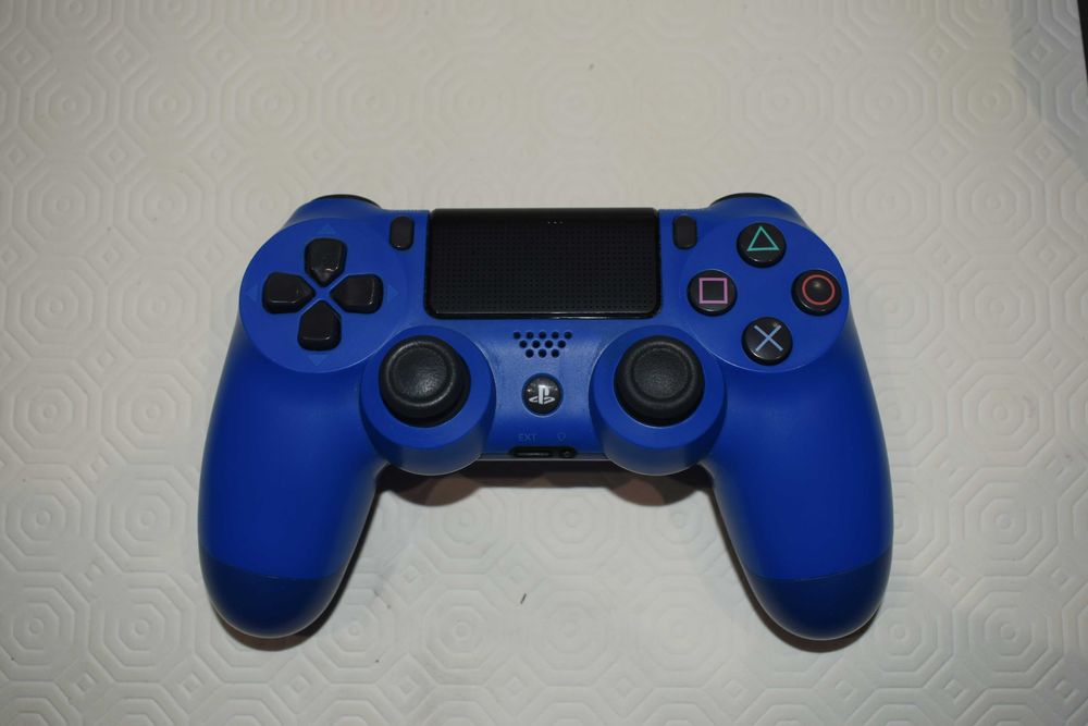 PS4 Pro (1TB) +  2 Comandos + Suporte + EAFC 25