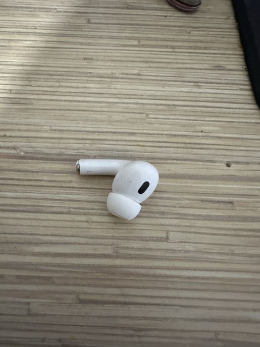 Apple AirPods Pro левый наушник