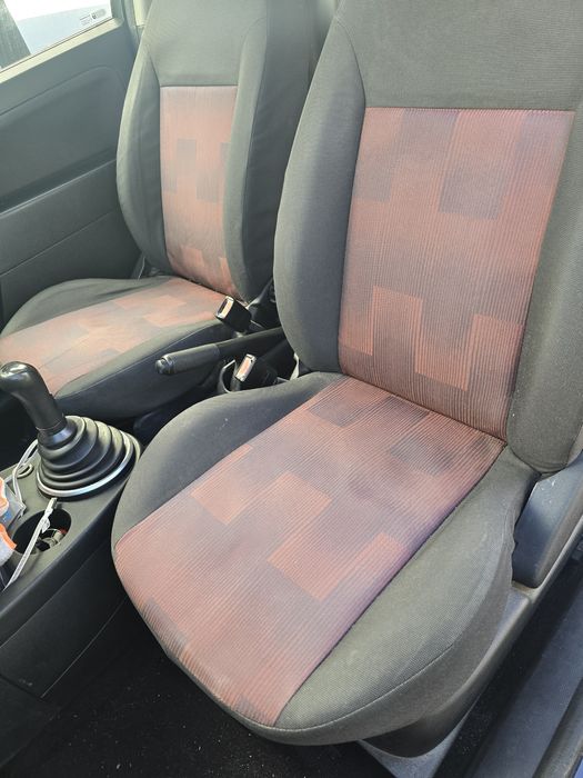 Ford Fiesta 1.2 volante a direita