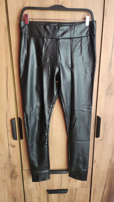 Leginsy o skórzanym wyglądzie rozmiar 40